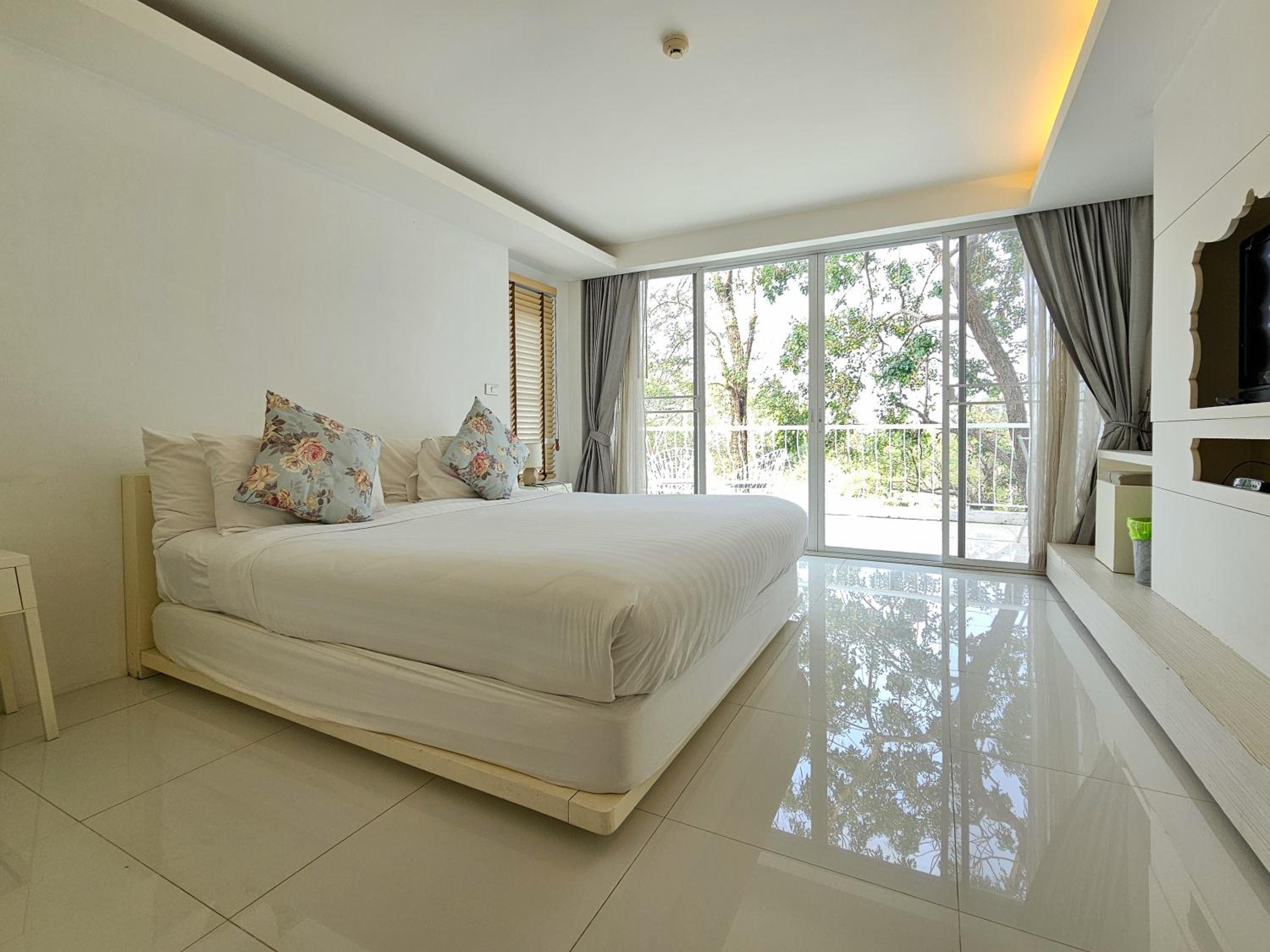 ROOM, TERRACE