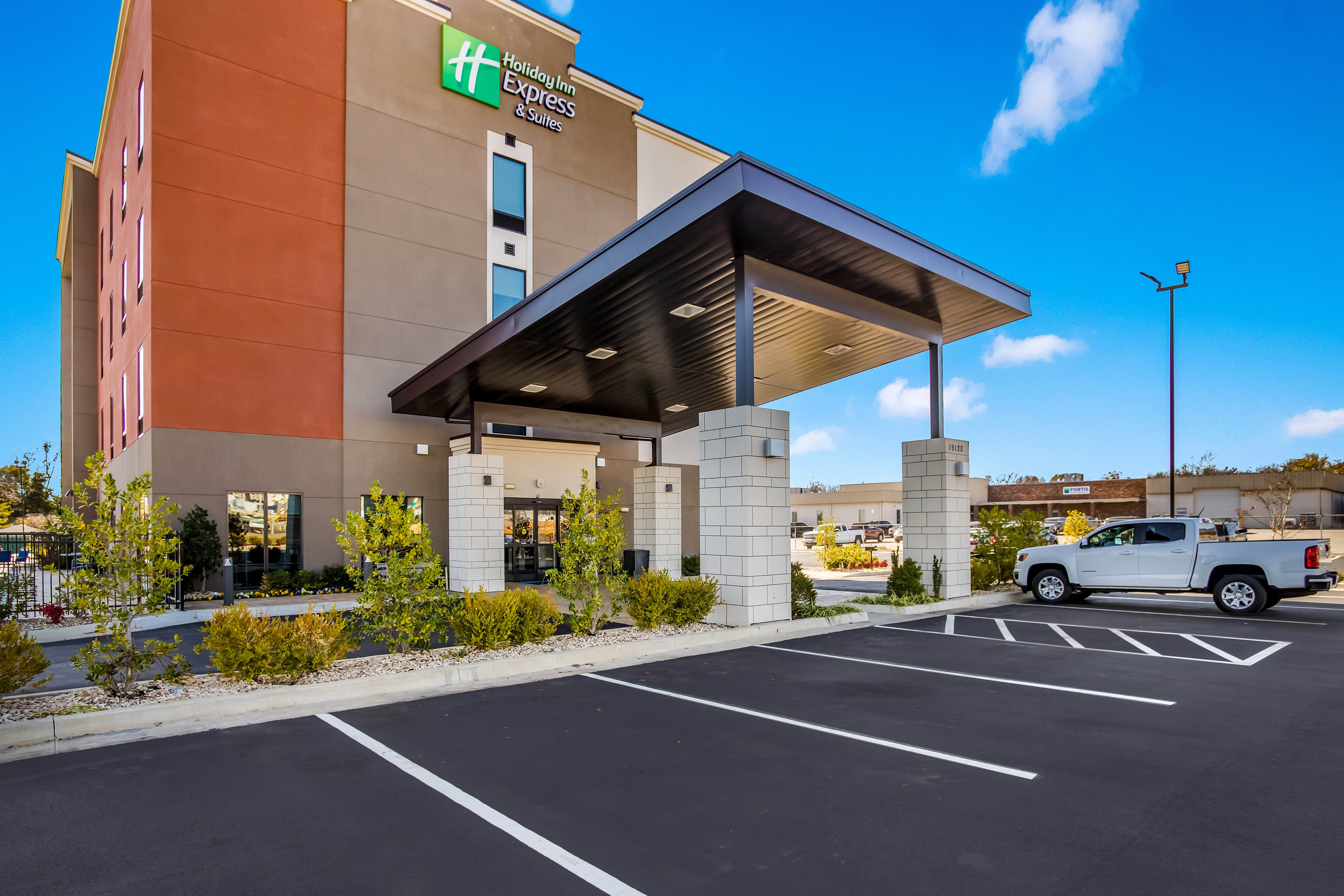 Holiday Inn Express Suites East Tulsa Catoosa 23/27