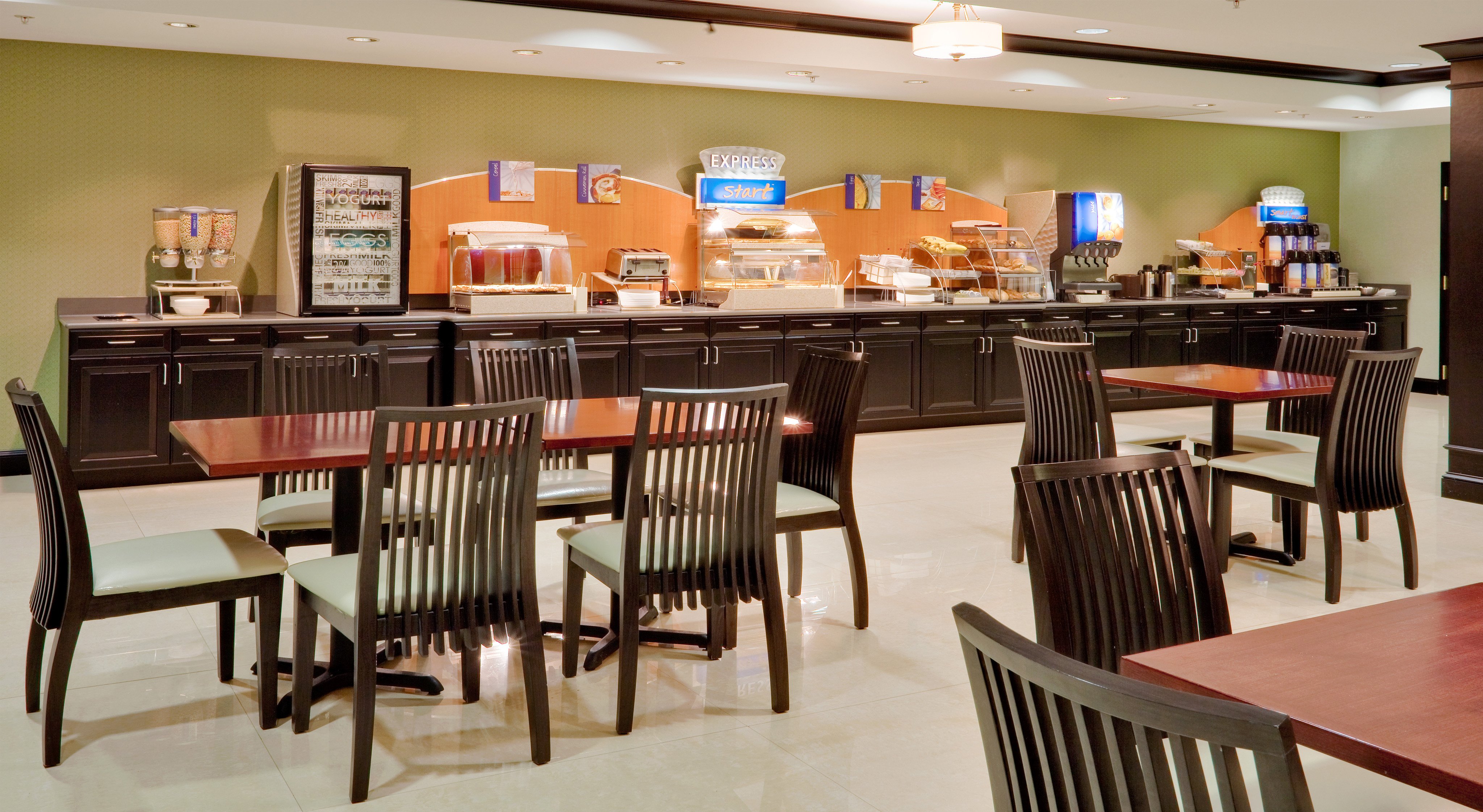 Holiday Inn Express Suites Warminster Horsham 49/63