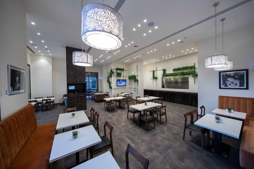 Oaks Beirut 24/33