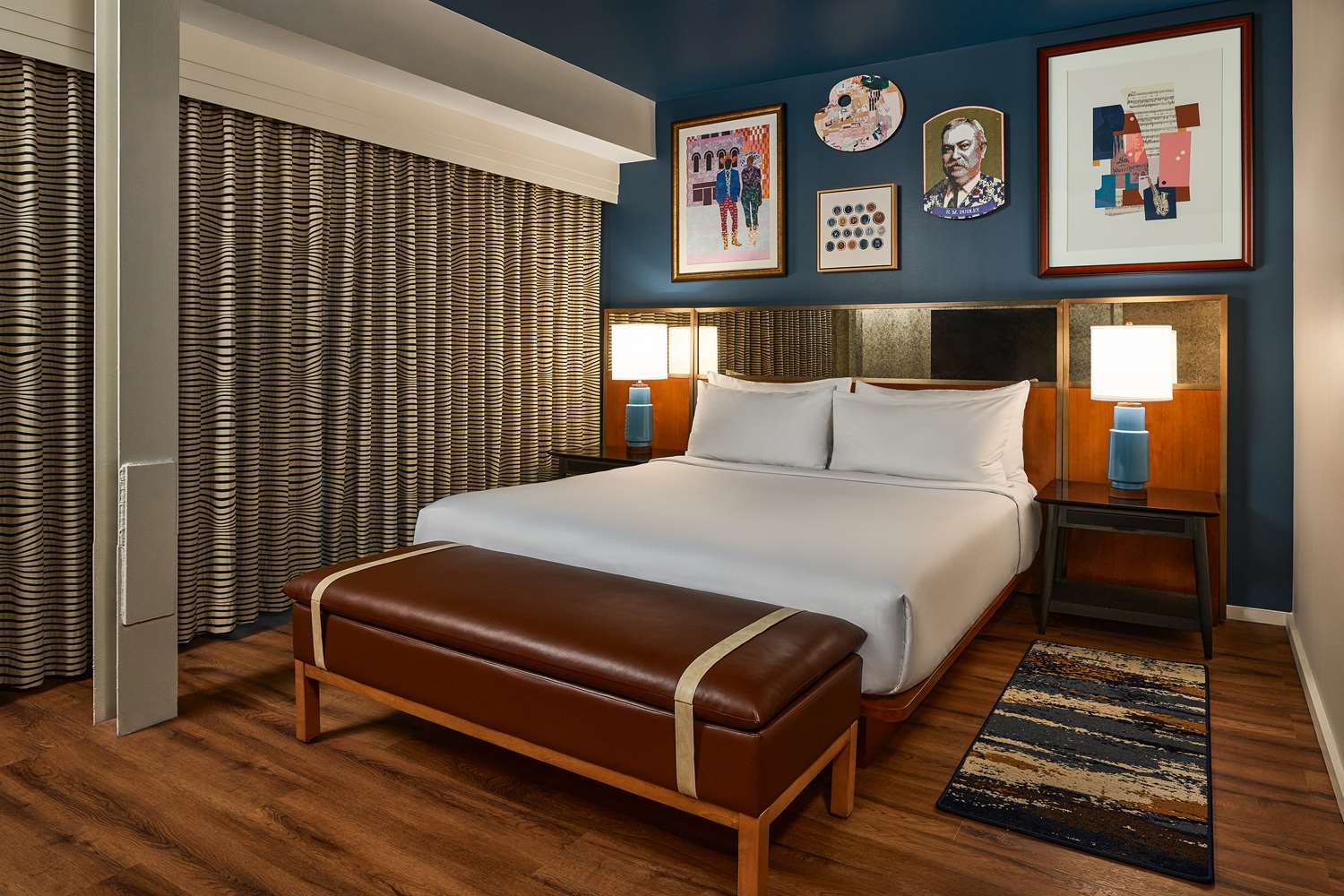 1 BEDROOM, SUITE, KING BED, SOFA