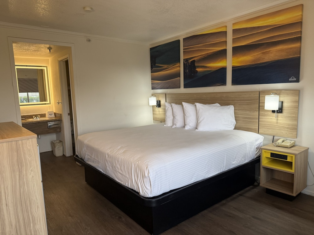Days Inn by Wyndham Victorville, CA 21/51