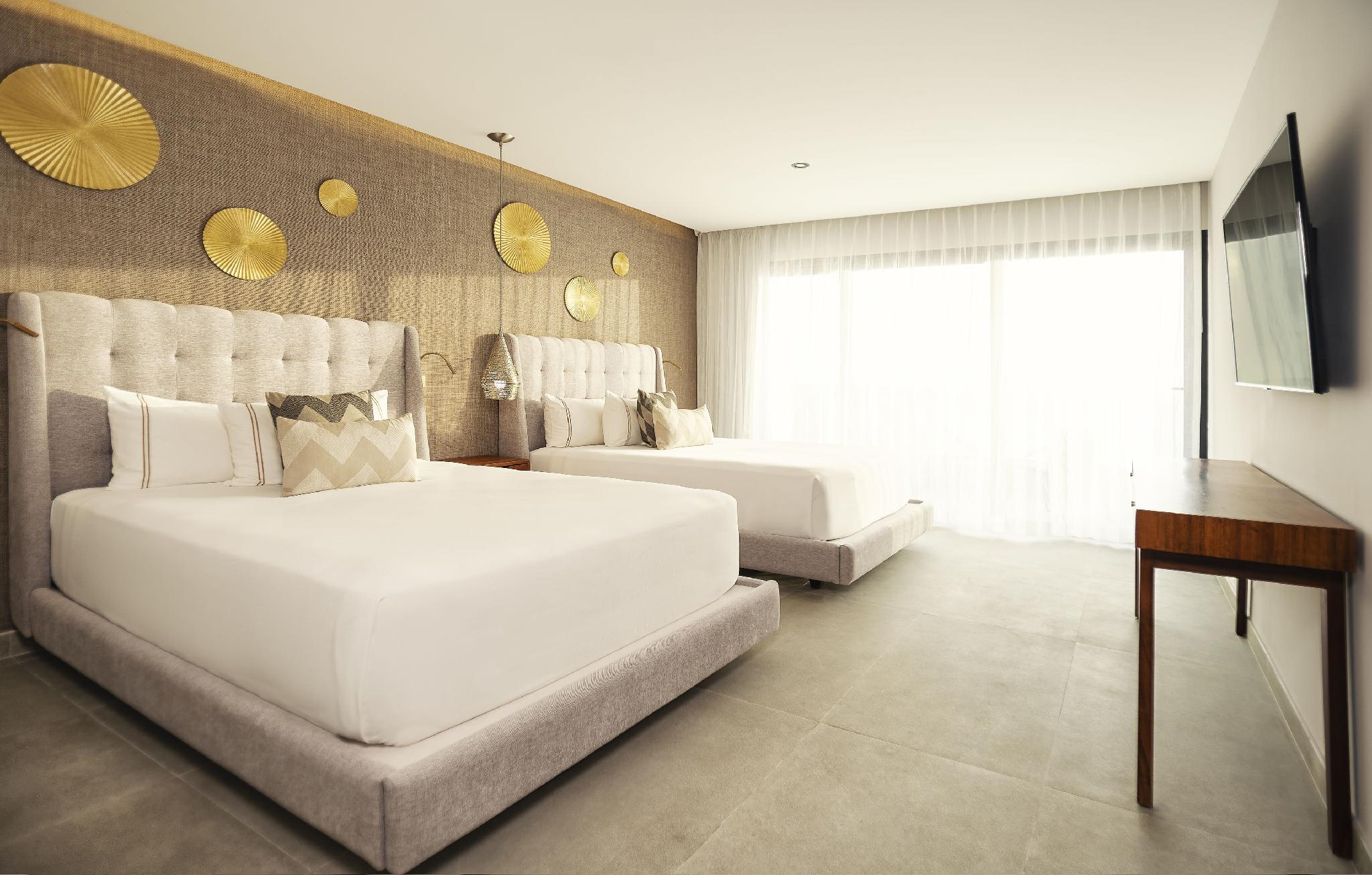 3 Bedrooms, Ocean Front