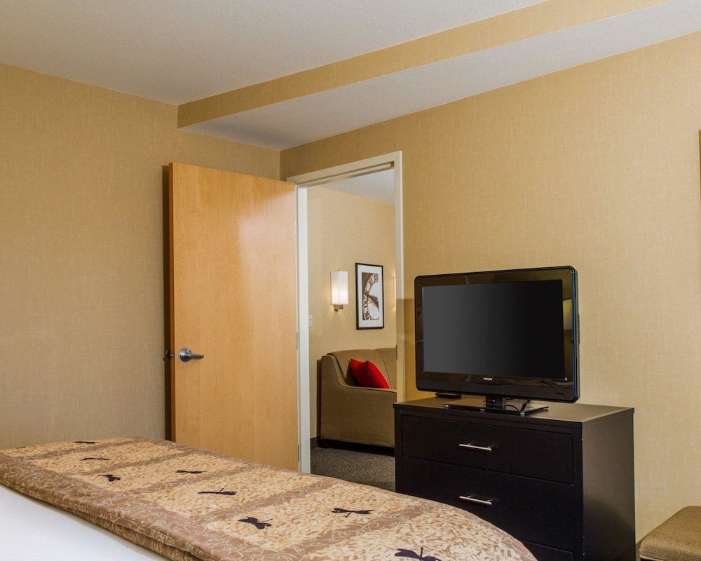 Cambria Hotel Madison East 11/41