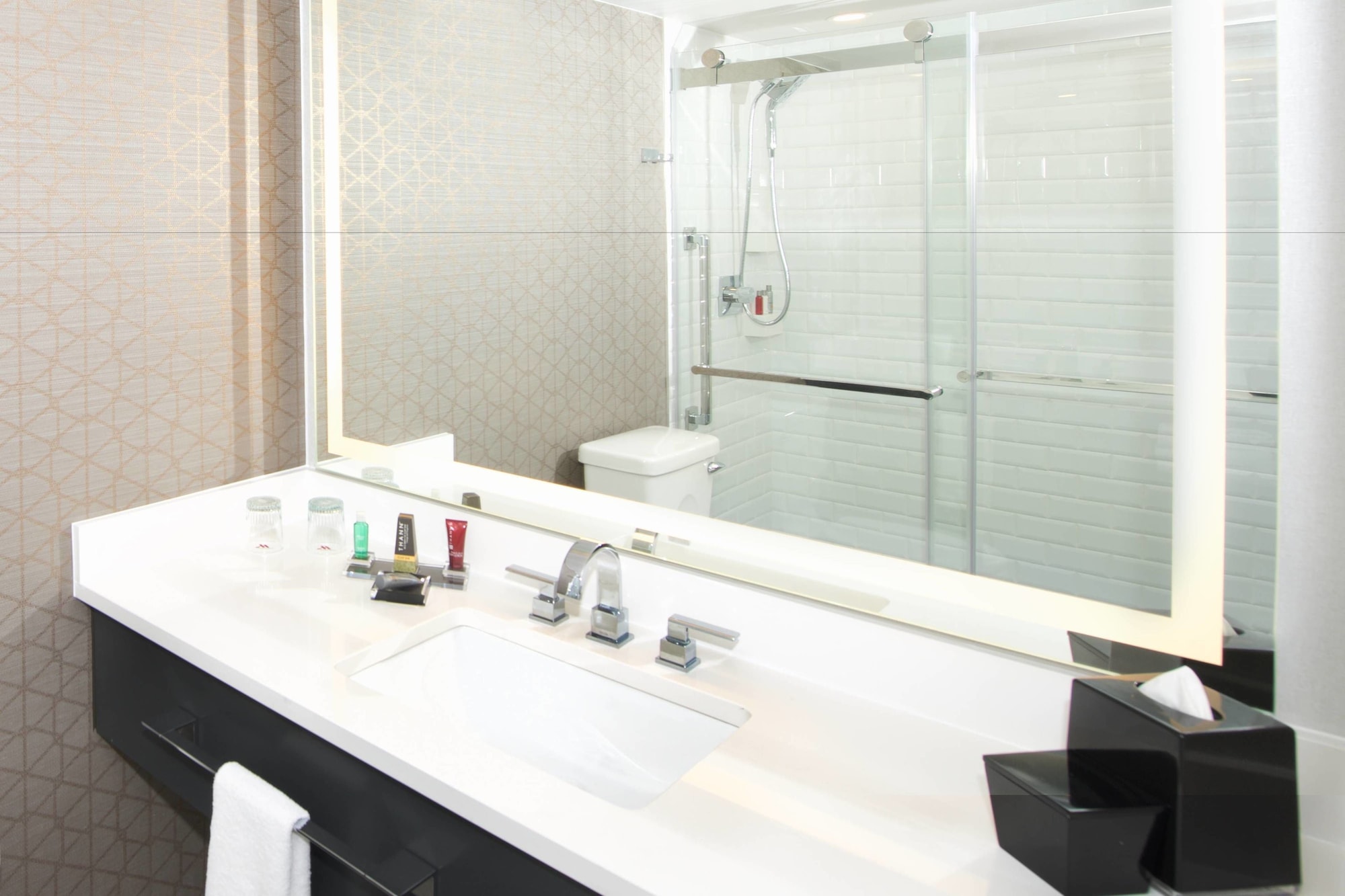 Concierge, King Bed، Seattle Airport Marriott 3/3