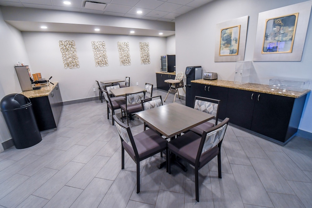 Euro Suites Hotel 44/52