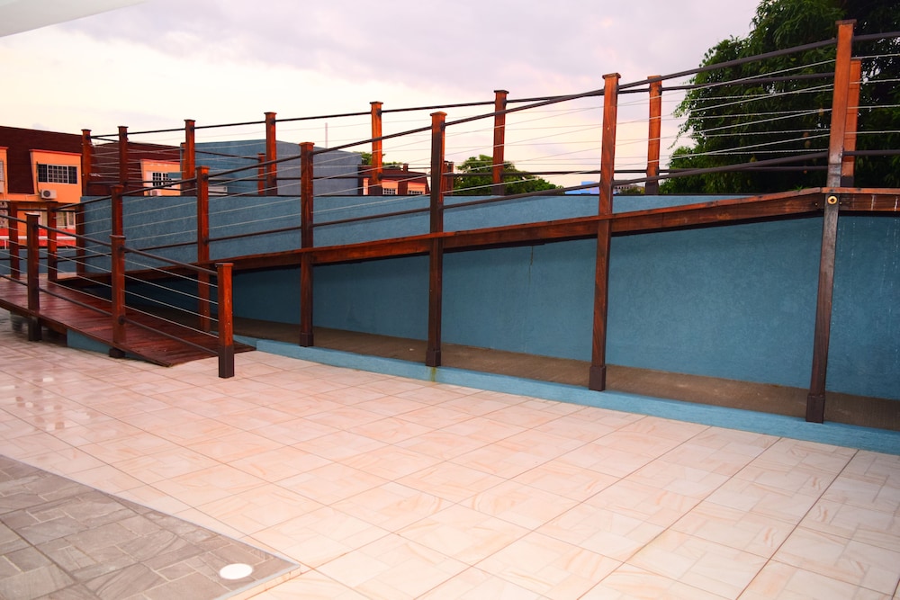 New Kingston Luxury Apt The Bromptons 20/22