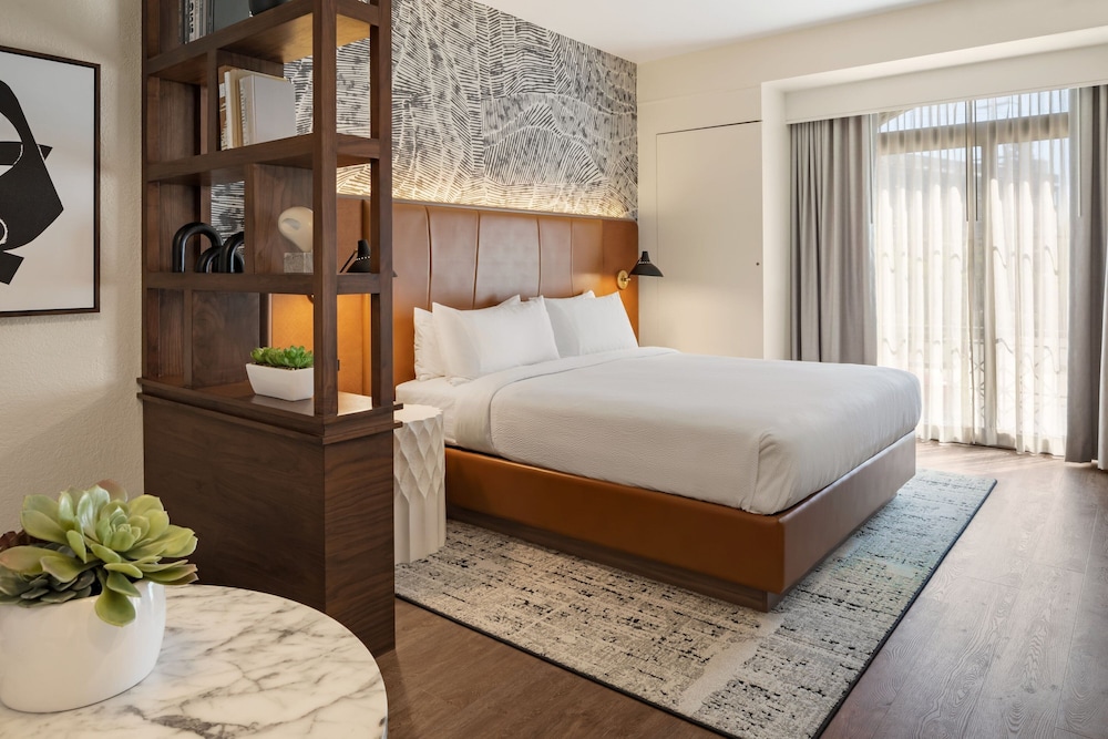 Burton House, Beverly Hills, A Tribute Portfolio Hotel 13/50