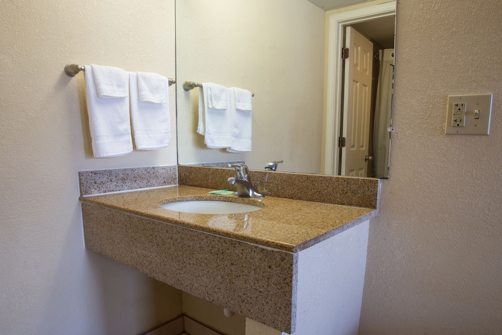 Budget Inn Cocoa 43/45