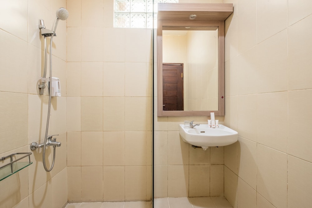 Aleyra Hotel and Villa Garut 50/50