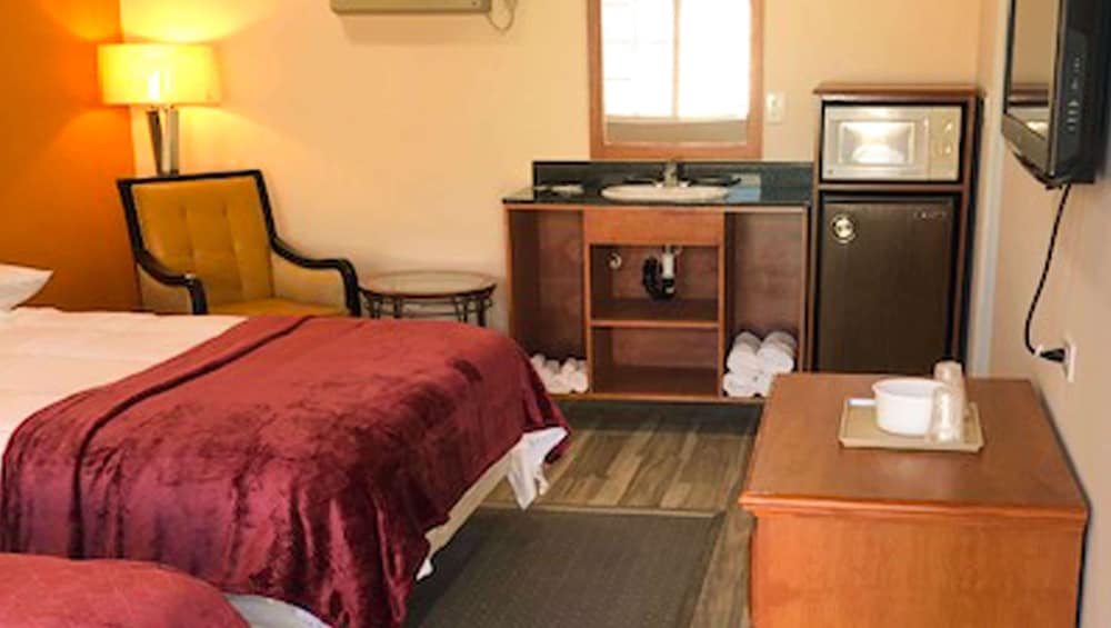 Howard Johnson by Wyndham Ridgecrest, CA 21/63