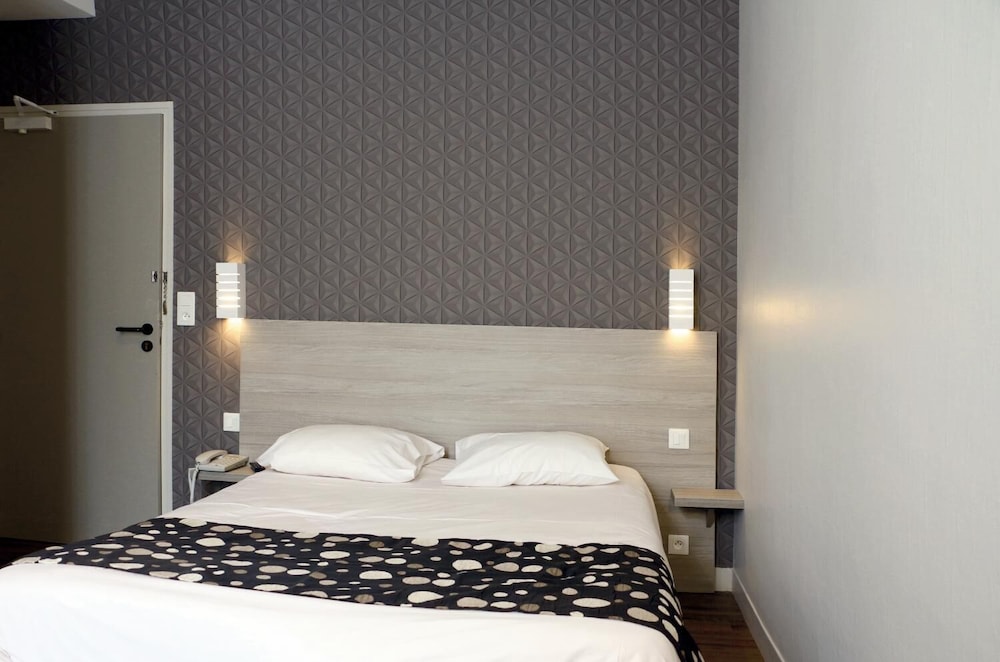 HOTEL DE LA PLACE 16/50