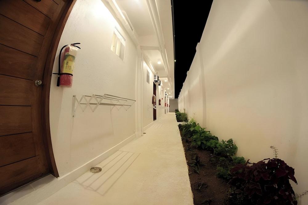 Coron Bluewave Hotel 9/75