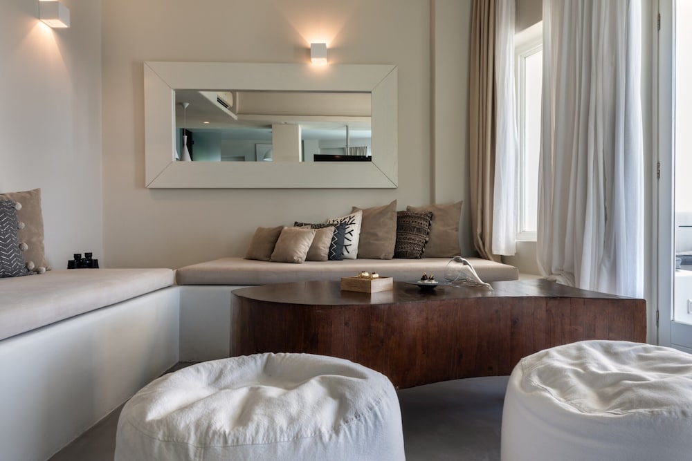 Suite, Double Bed, Sea View, 2 Sofa, Private Infinity Pool, West East Suites - Adults Only 2/4