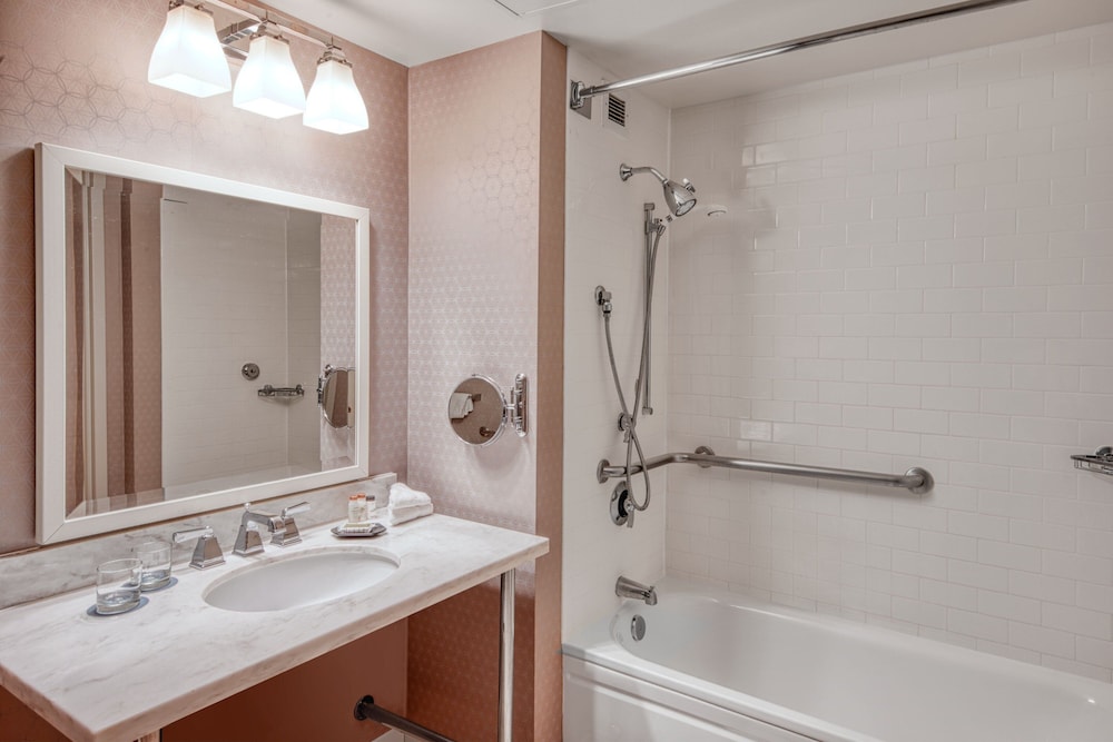 Sheraton Erie Bayfront Hotel 13/43
