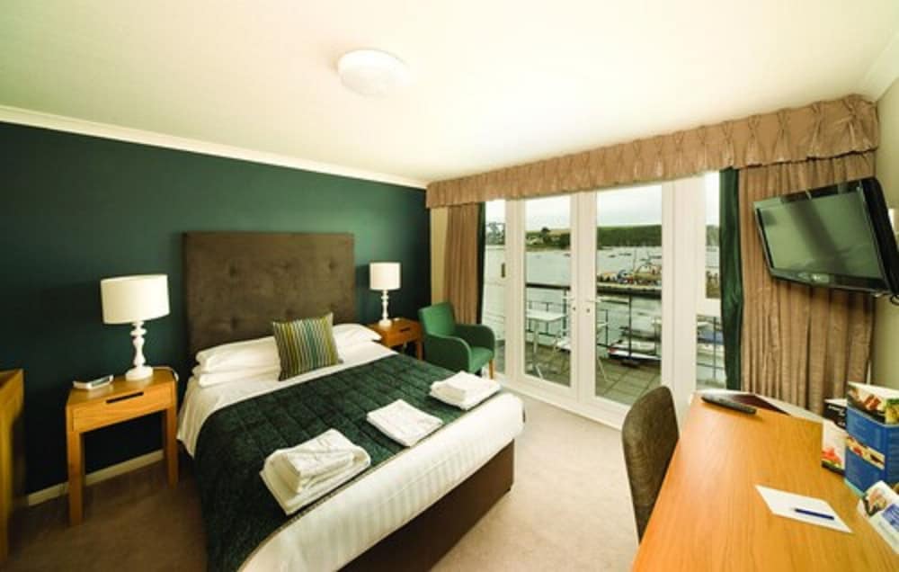 Ship and Castle Hotel 50/70
