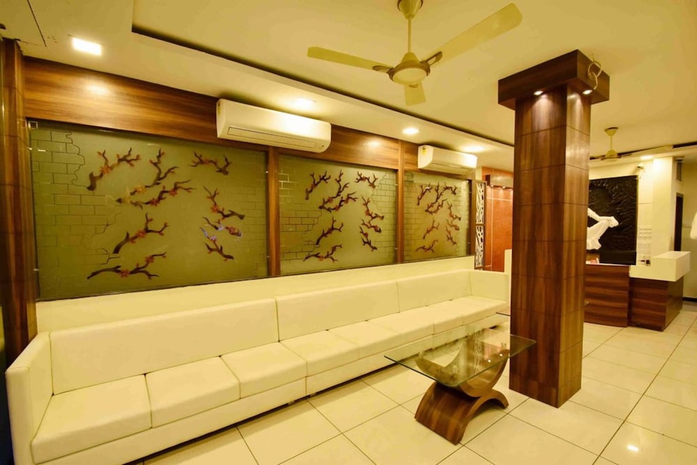 Oyo 4116 Hotel Satyug 4/25
