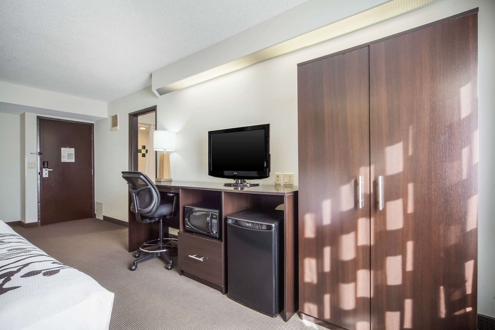 Sleep Inn & Suites Columbus, NE 44/61