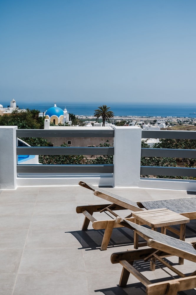 Amphitrite Suites Santorini 60/68