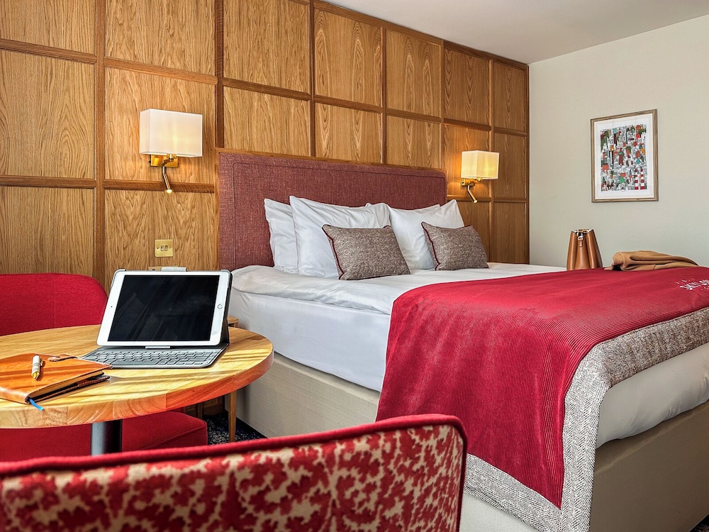 Dublin Skylon Hotel 24/60