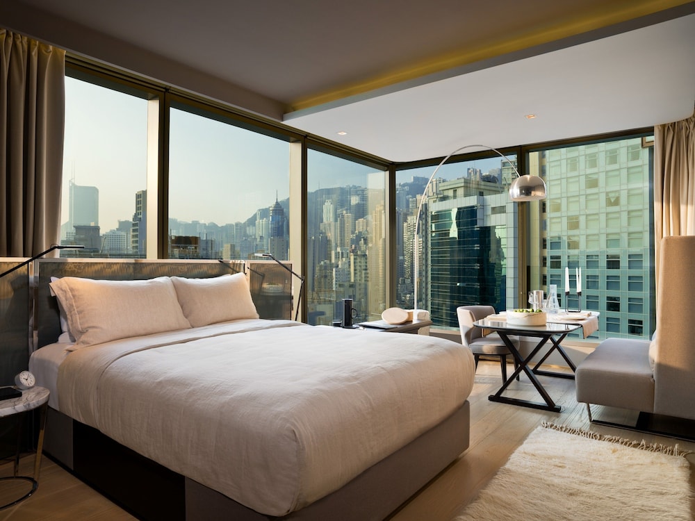 DELUXE, SUITE
