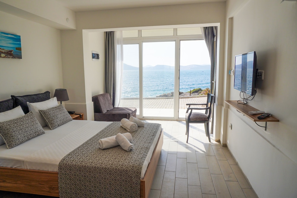 Ni Marin Hotel 7/40