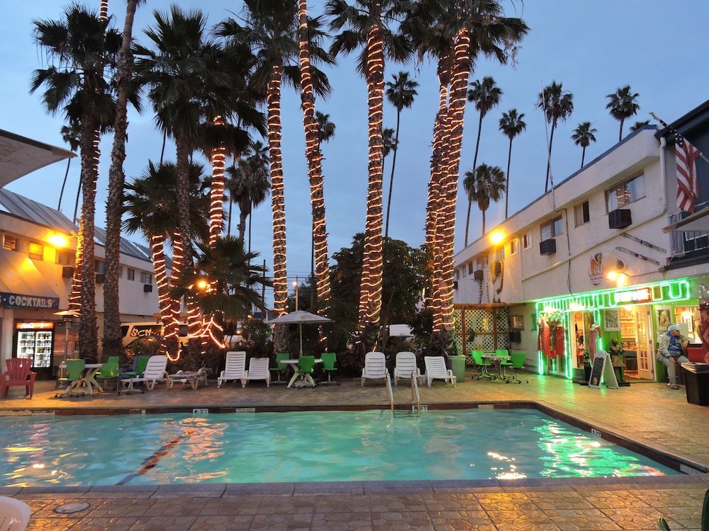 La Adventurer All Suite Hotel 23/27