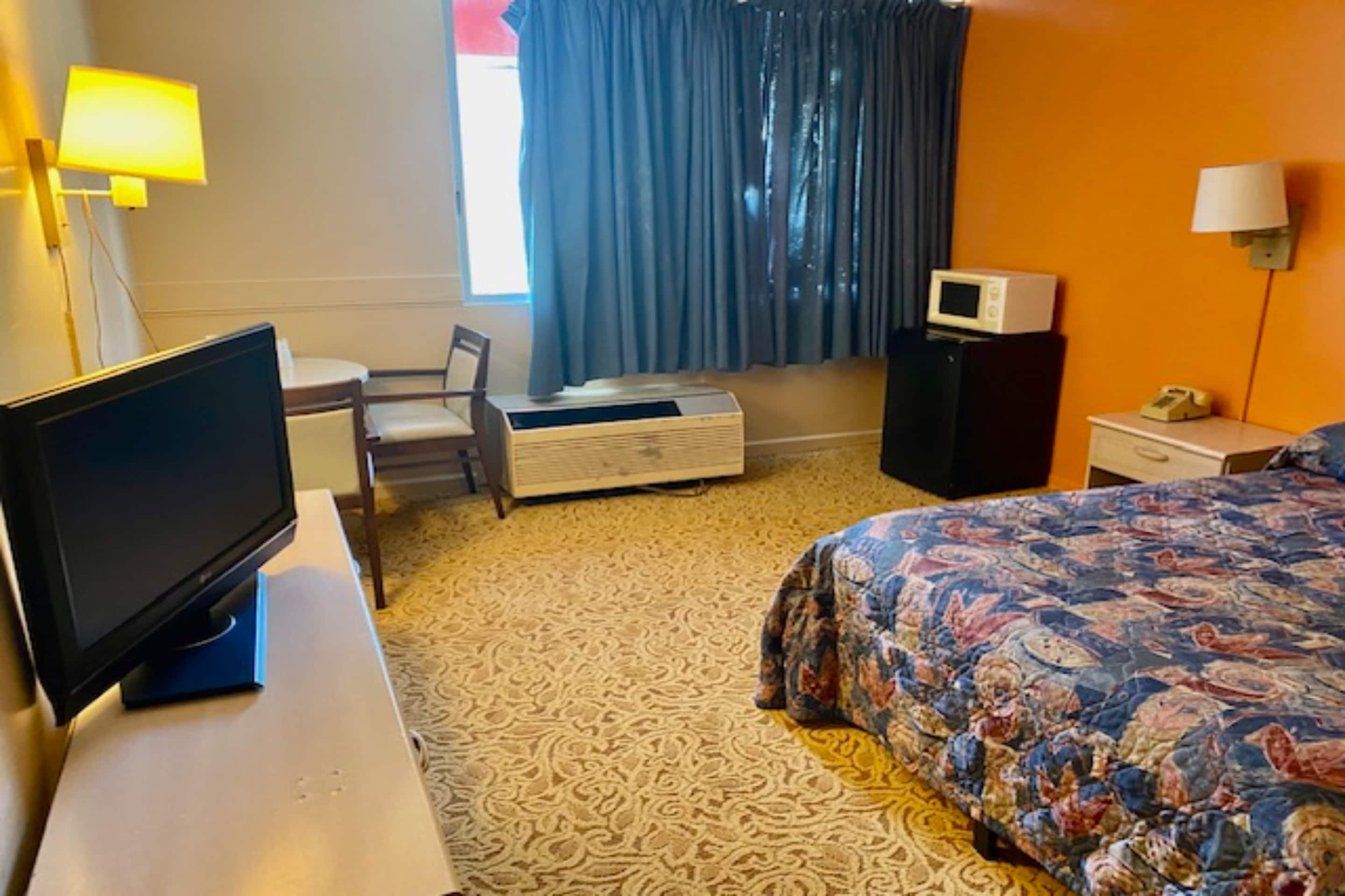 Red Carpet Inn & Suites Lima 50/64