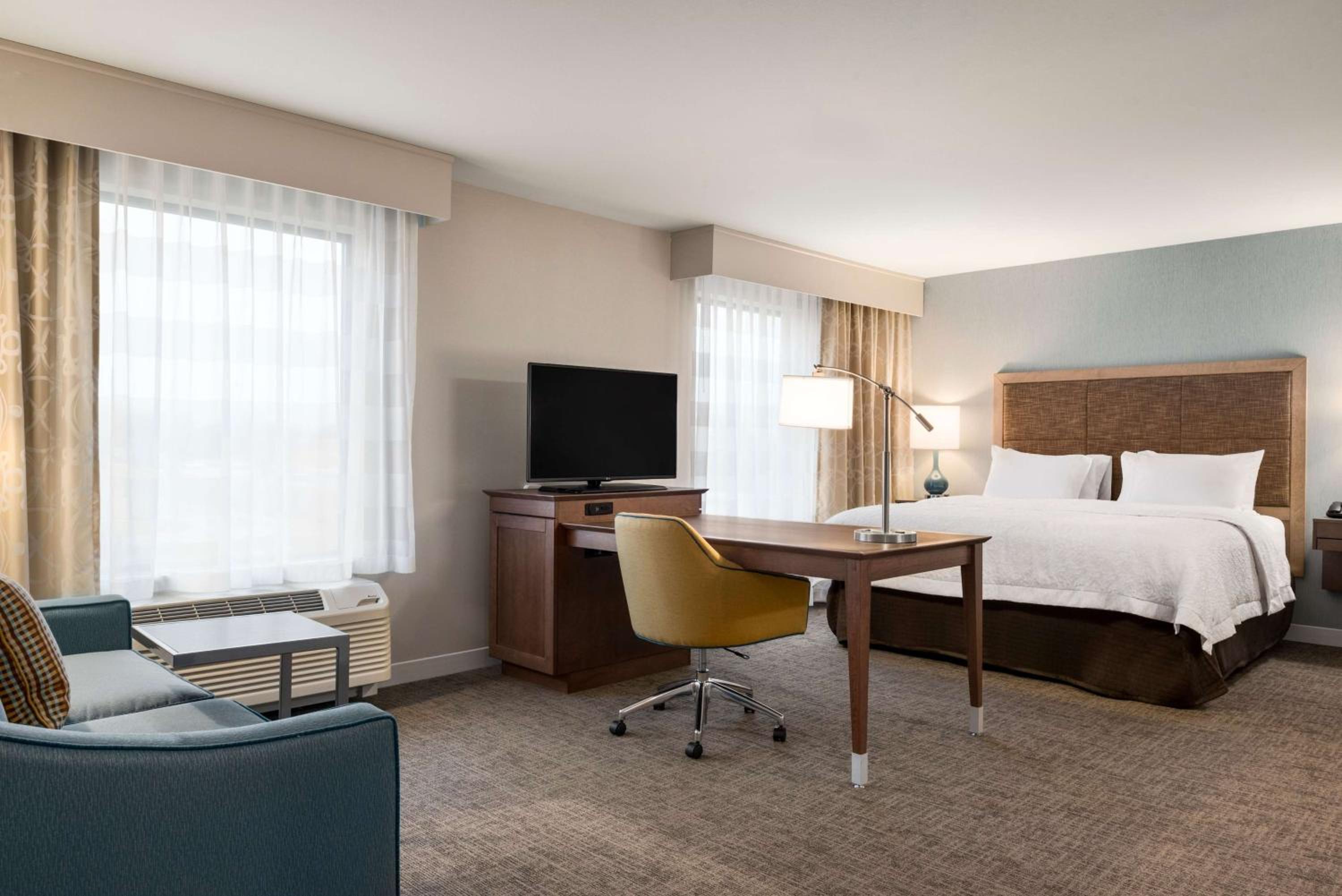 STUDIO, SUITE, KING BED