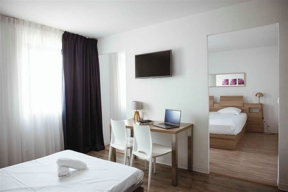 Family, Studio, King Bed, Sofa, Kitchenette