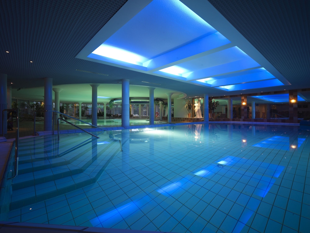 swimming pool spa