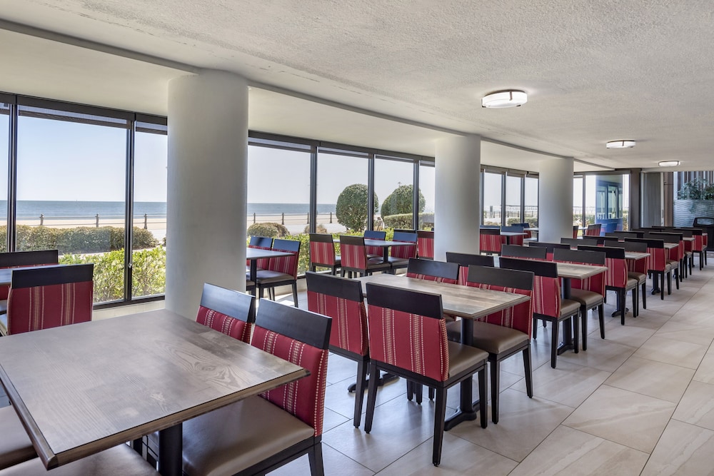 Coastal Hotel and Suites Virginia Beach - Oceanfront 27/29