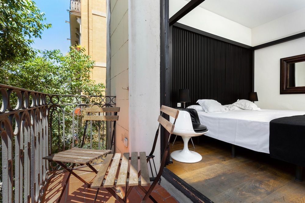 Hotel Market 8/32