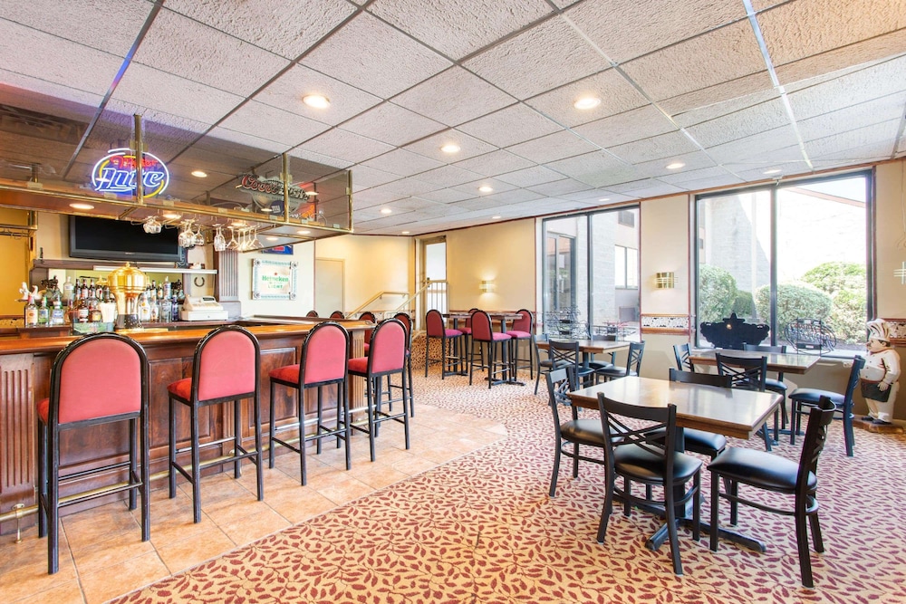 Days Inn by Wyndham Hillsborough 27/40