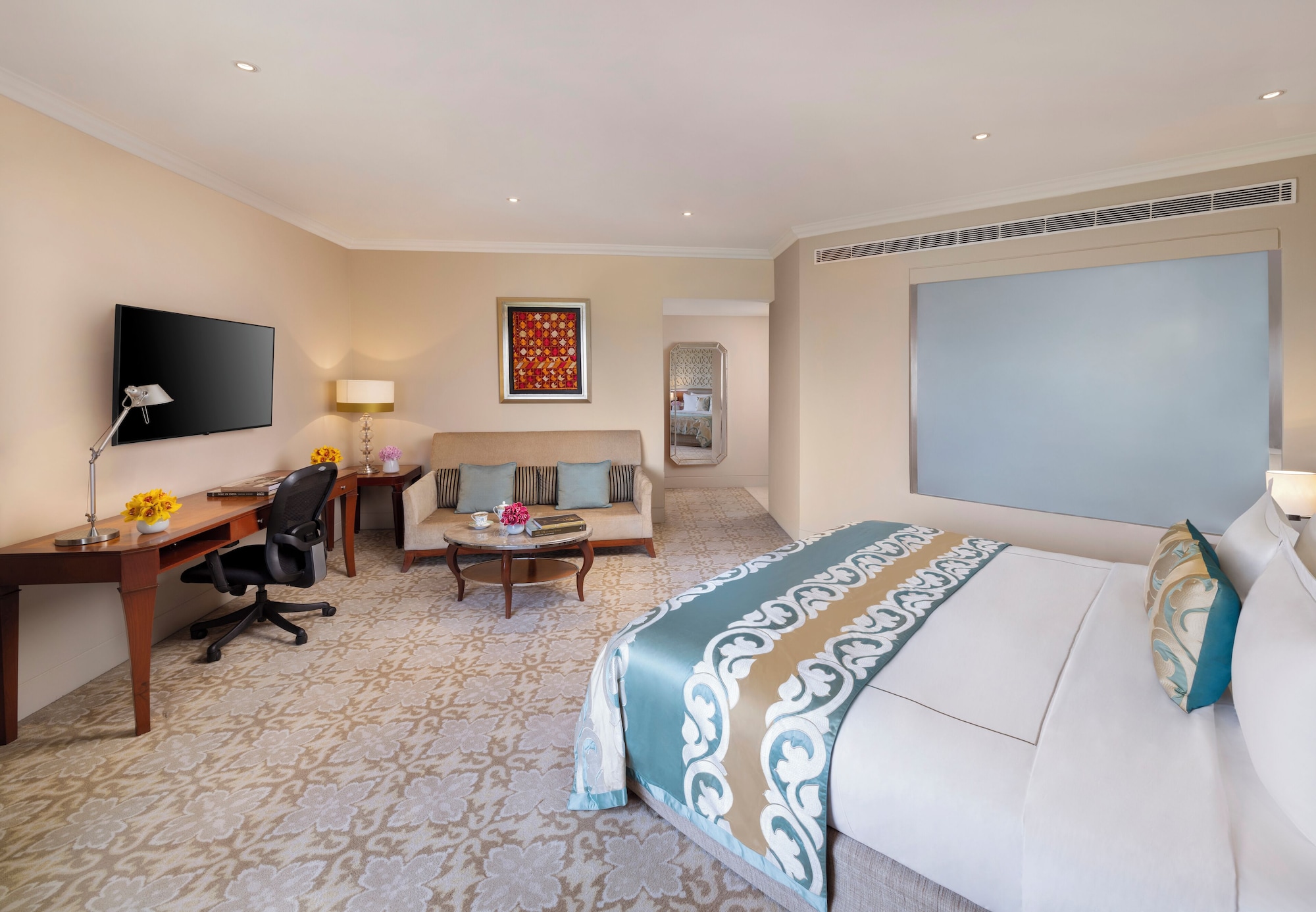 TAJ CLUB, JUNIOR SUITE, KING BED