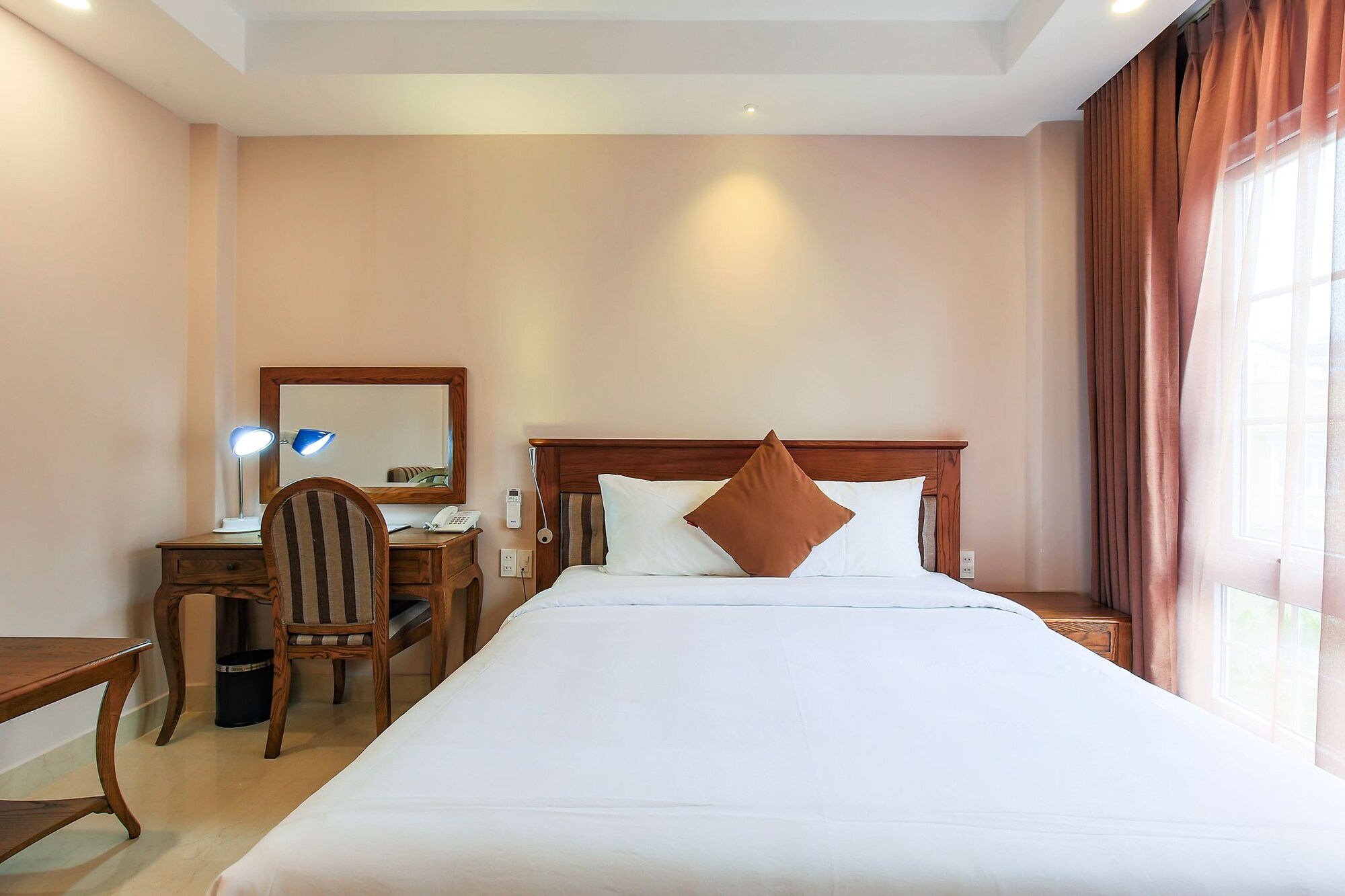 DELUXE, DOUBLE BED