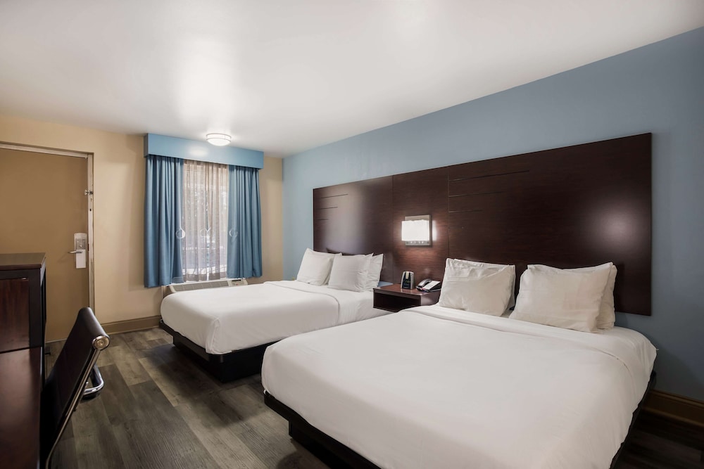 Standard, 2 Queen Beds, Accessible