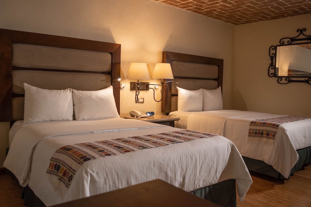 Villa Mercedes San Cristobal 24/75