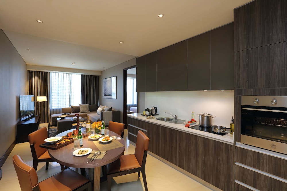 Makati Diamond Residences 40/42