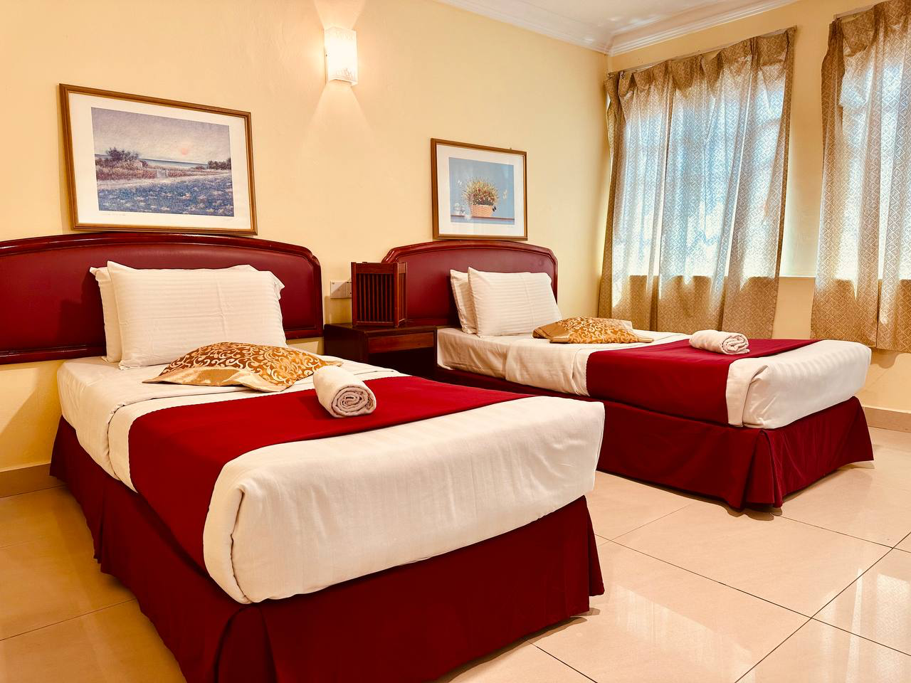 Deluxe, Twin Beds