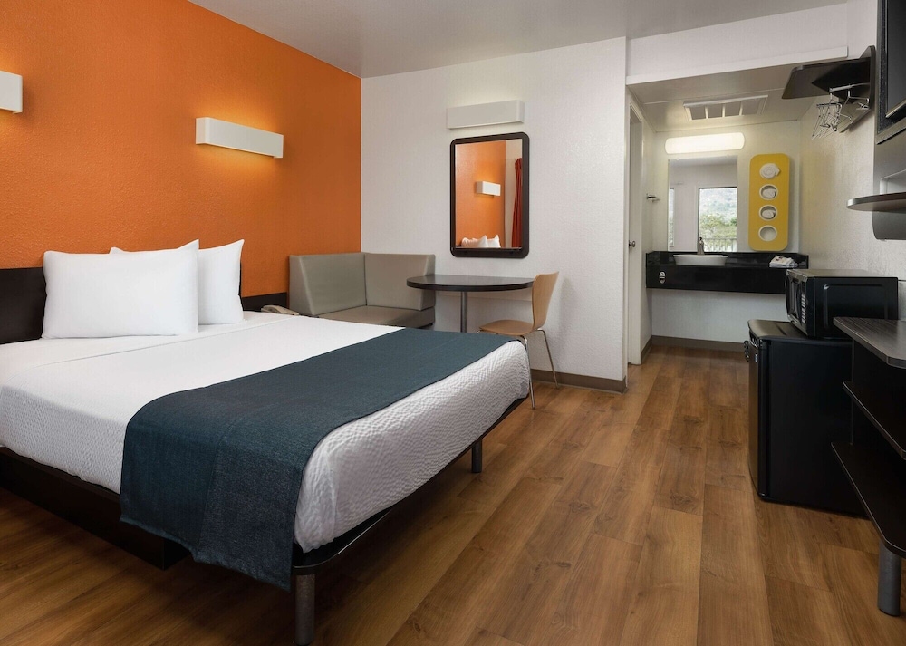 Motel6 Carpinteria, CA - Santa Barbara - North 32/59