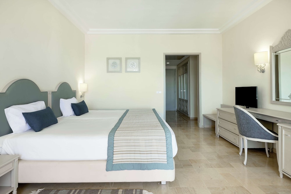 Room, Twin Beds, Lateral Side Sea View