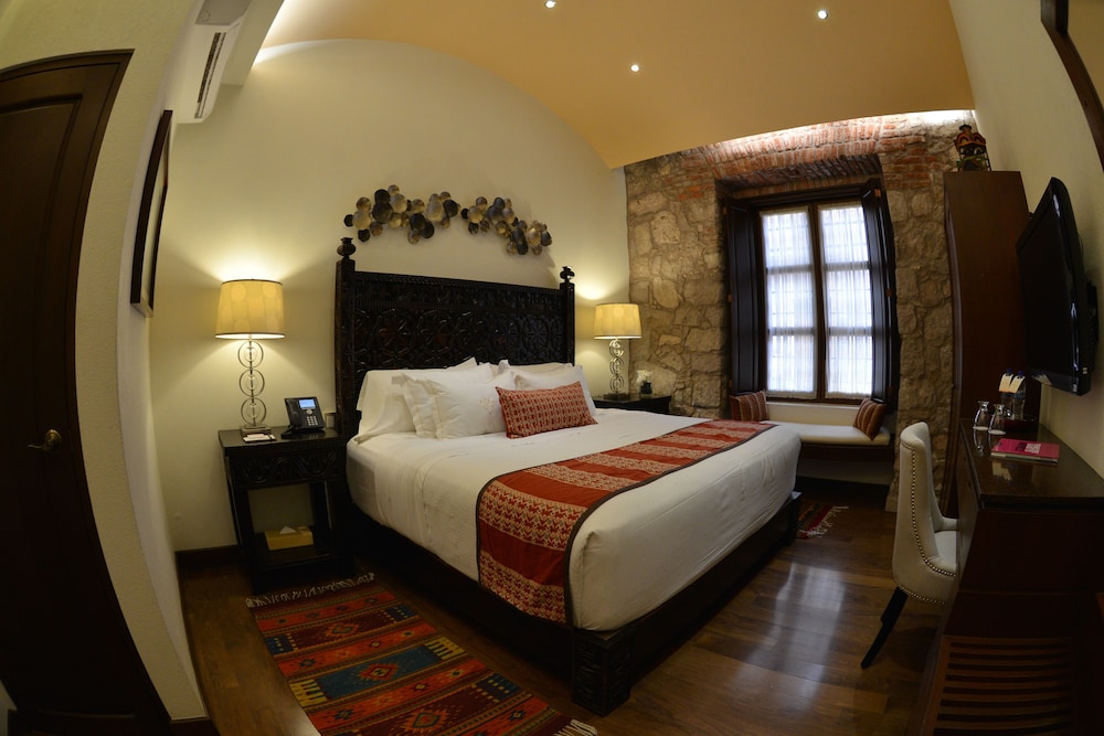 De La Soledad Hotel 24/67