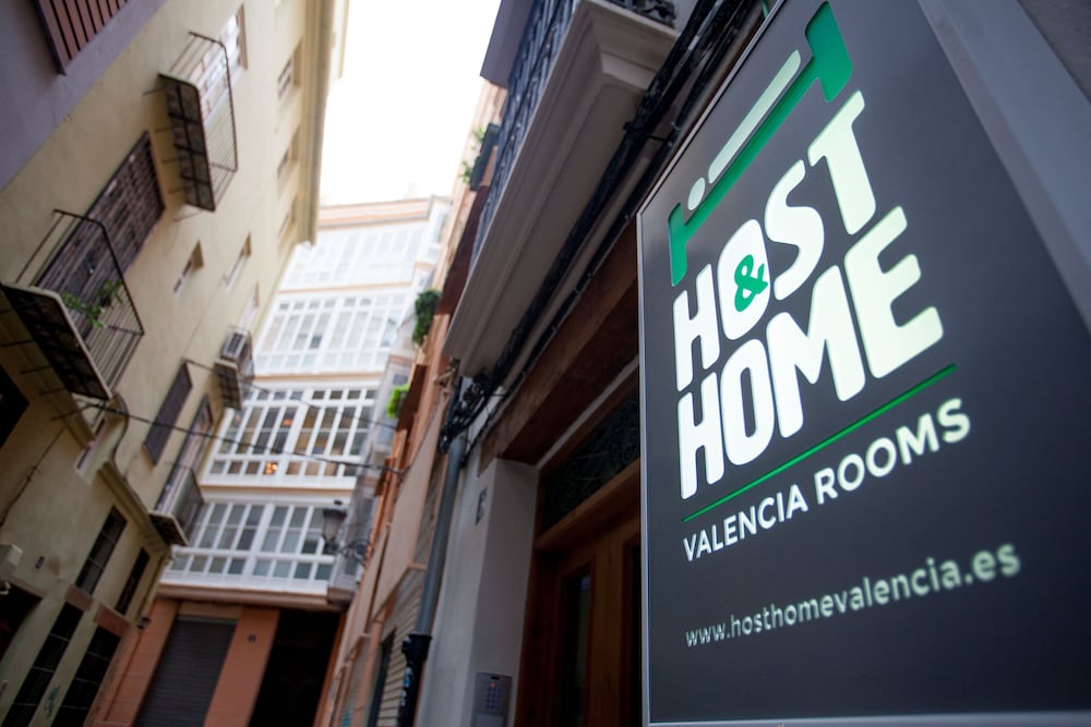 Host & Home 2/100