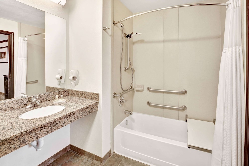 Days Inn by Wyndham Oklahoma City/Moore 10/30