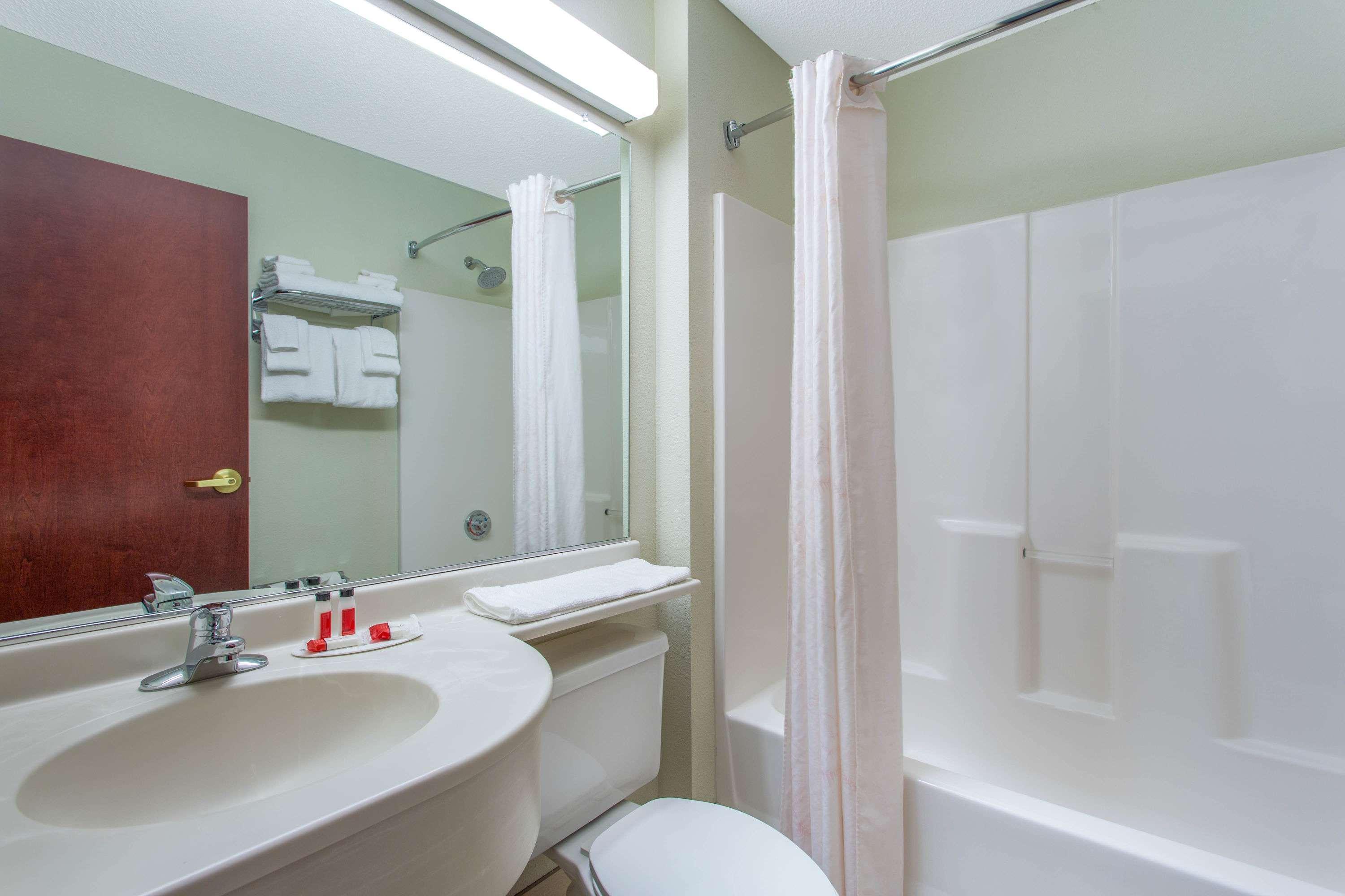Microtel Inn Suites By Wyndham Lillington Near Campbell U 15/17