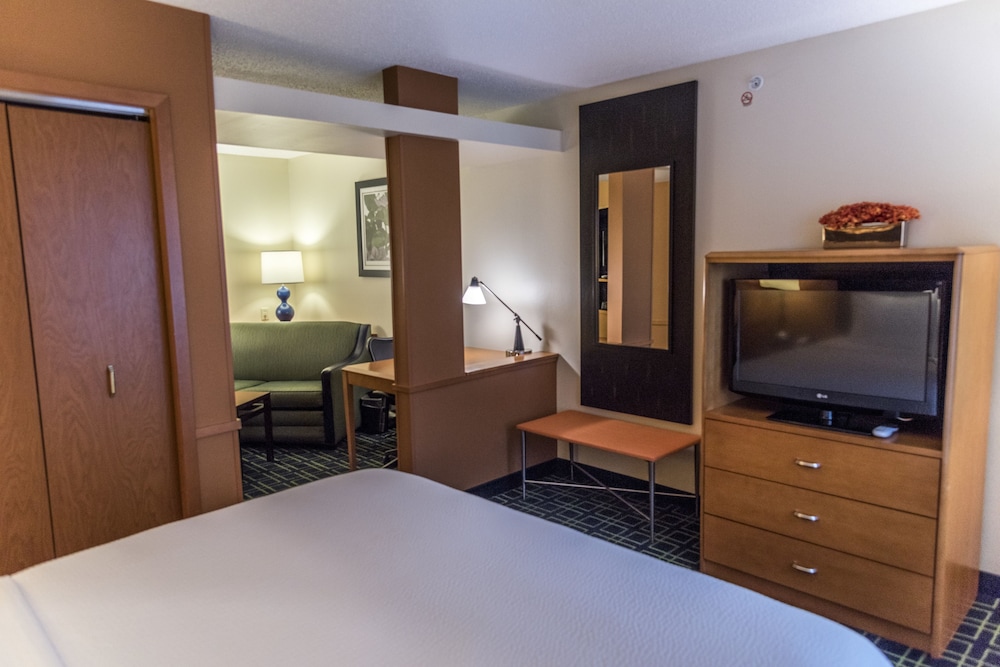 Fairfield Inn Suites Muskegon Norton Shores 10/48