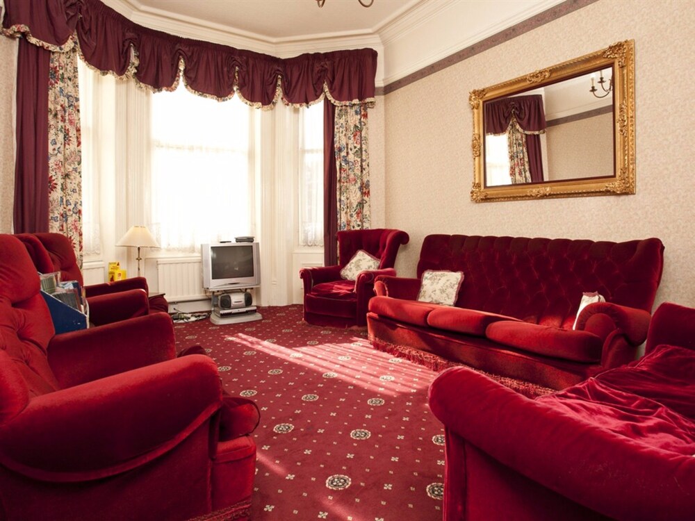 Denewood Hotel - Guest Accomodation 37/48
