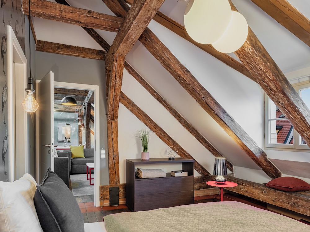 4 Arts Apartments by Adrez Living 33/52
