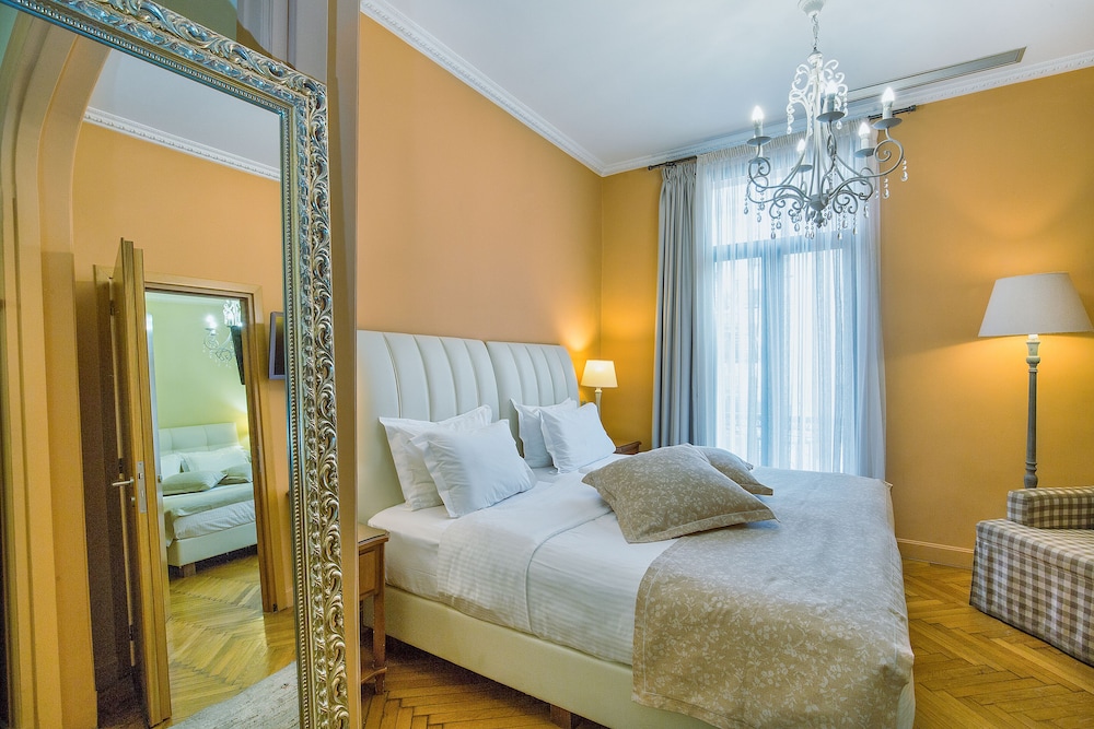 Sweet Home Hotel 34/75